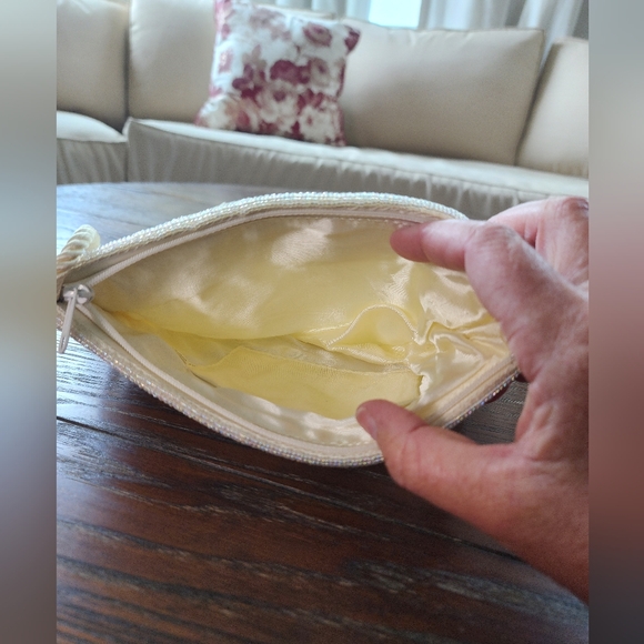 Gorgeous Fully Beaded Cream Shoulder bag - Picture 5 of 7